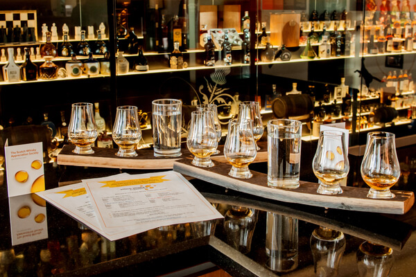 PHOTO CREDIT_ Scotch Whisky Experience_Guided Whisky Tasting