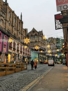 Victoria Street in Christmas lights_Edinburgh